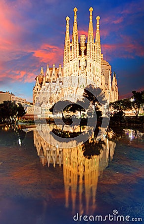 BARCELONA, SPAIN - FEBRUARY 10, 2016: Sagrada Familia basilica i Editorial Stock Photo