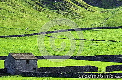 Barn with dry stone walls in the Peak District (England) Stock Photo