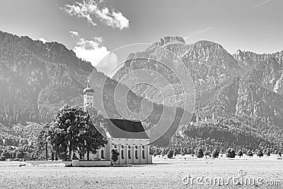 Bavarian landscape - view of the church of St. Coloman on the background of the Alpine mountains and Neu Stock Photo