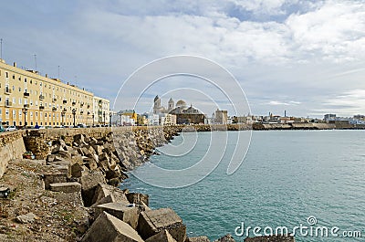 Bay of Cadiz with its waterfront promenade Avenida Campo del Sur and the Cadiz Cathedral Stock Photo