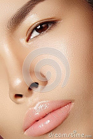 Beautiful asian woman with fresh daily makeup. Vietnamese beauty girl in spa treatment. Close-up with Clean Skin on Face Stock Photo