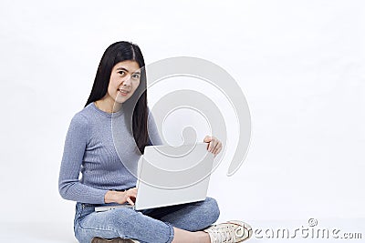 womon hand holding laptop voice activated Stock Photo
