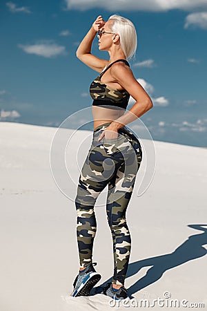 Beautiful athletic girl in sportswear, sexy fitness woman in leggings outdoor Stock Photo