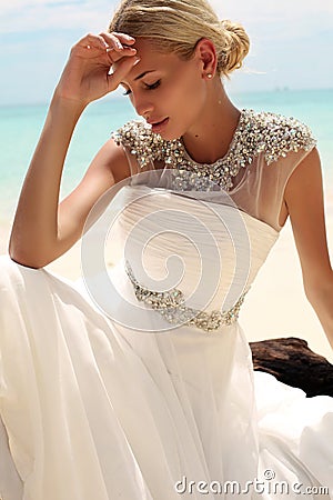 https://thumbs.dreamstime.com/x/beautiful-bride-wedding-dress-posing-beautiful-island-thailand-fashion-outdoor-photo-woman-blond-hair-elegant-47971637.jpg
