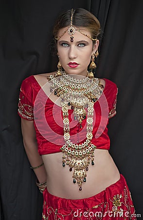 Beautiful caucasian woman dressed in Indian bridal Sari along with specific jewelry: Mangalsutra, Thaali, Maang Tikka, Choora, Nat Stock Photo
