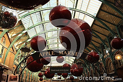 Covent Garden Market at Christmas in London Stock Photo