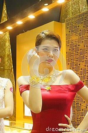 Beautiful female models show gold jewelry at the Shenzhen International Jewelry Show Editorial Stock Photo