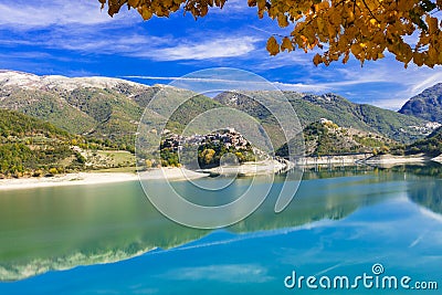 Beautiful lakes of Italy - Turano and medieval village Castel di Tora, Rieti province Stock Photo