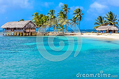 Beautiful lonely beach in caribbean San Blas island, Kuna Yala, Panama. Turquoise tropical Sea, paradise travel destination, Stock Photo