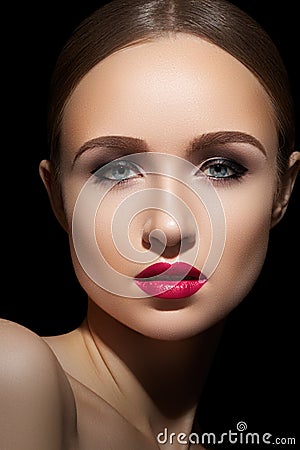 https://thumbs.dreamstime.com/x/beautiful-model-face-hot-fashion-lips-make-up-22854790.jpg