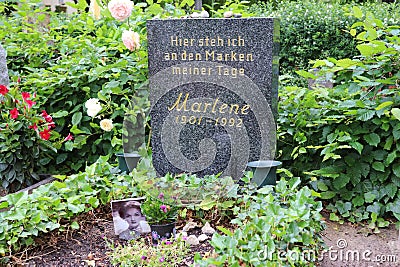 Marlene Dietrichs grav pÃ¥ Friedhof SchÃ¶neberg III Editorial Stock Photo