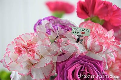 Bouquet of flowers with miniature mothers day note Stock Photo