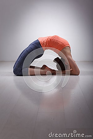 Beautiful sporty fit yogi girl practices yoga Stock Photo