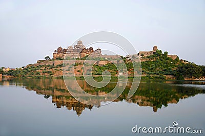 Beautiful view of lake and Datia Palace. Also known as Bir Singh Palace or Bir Singh Dev Palace. Datia. Madhya Pradesh Stock Photo