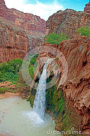 Beautiful view of a stunning Havasu Falls in Supai with foamy waters flowing into the river Stock Photo