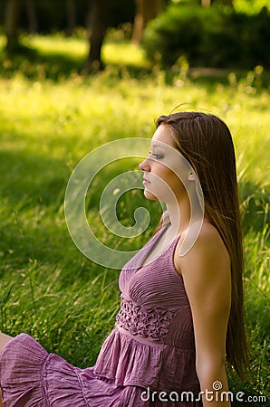 https://thumbs.dreamstime.com/x/beautiful-woman-sitting-meadow-elegant-girl-grass-sunny-spring-day-31208389.jpg