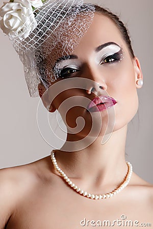 Beautiful woman in white hat with veil and roses retro glamour b Stock Photo