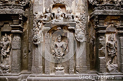 Beautifully carved idols, Kailas Mandir, Cave No. 16, Ellora Caves, Aurangabad, Maharashtra Stock Photo