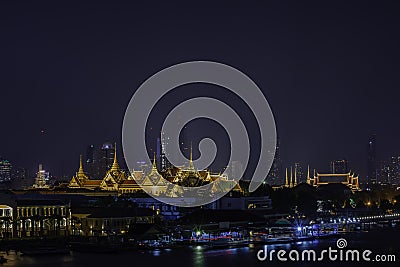 The beauty of the Golden palaces and phra keaw Temple ,The Chao Phraya River at night in Bangkok, Thailand Stock Photo
