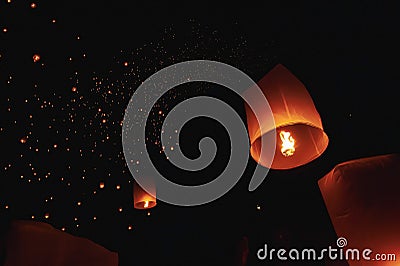 The beauty of the lanterns floating in the sky during the Yi Peng Festival and the Floating Lantern Festival in Chiang Mai Stock Photo