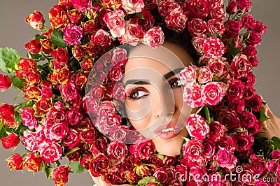 Beauty woman makeup face with red roses flower wreath on head Stock Photo