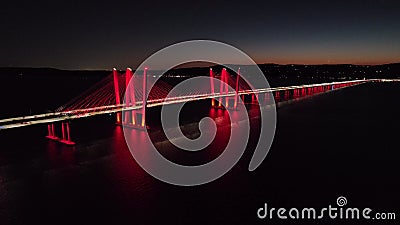 Behållare av vindrutor av gov mario m. cuomo-bron tänd i rött på natten på alla tuggor arkivfilmer Behållare av vindrutor av gov mario m. cuomo-bron tänd i rött på natten på alla tuggor arkivfilmer