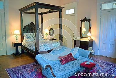 Belmont antebellum plantation grand four poster bed and dresser Stock Photo