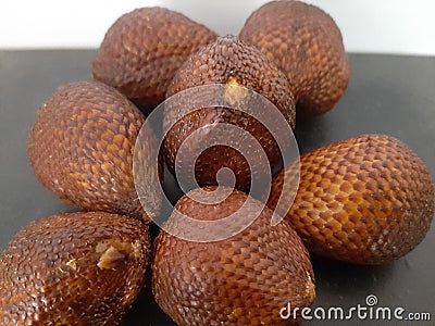 besides having many health benefits, snakefruit also has a delicious sweet taste to be consumed directly Stock Photo