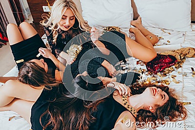 Bff hangout urban girls leisure lifestyle confetti Stock Photo