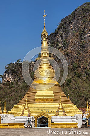 Big golden pagoda buddhist temple in paya thonzu district Kayin state, Myanmar Burma Stock Photo