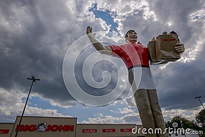 Big John Muffler Man holding groceries Editorial Stock Photo