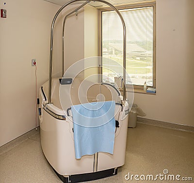 Birthing Pool for water birth in hospital maternity ward Stock Photo