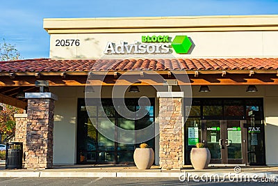 Block Advisors office entrance and exterior. Block Advisors os a service that provides year round consumer tax preparation. - San Editorial Stock Photo