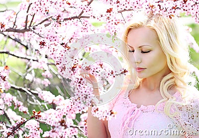 https://thumbs.dreamstime.com/x/blonde-girl-cherry-blossom-spring-portrait-beautiful-young-woman-sakura-outdoor-39990620.jpg