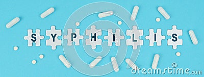 On a blue background, there are pills and puzzles with the inscription - SYPHILIS Stock Photo