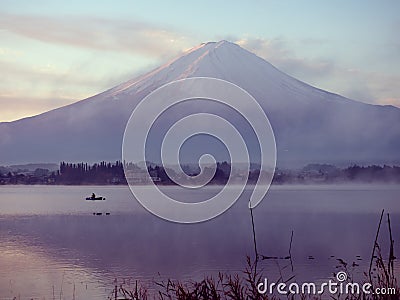 Boat with fisherman floating on lake kawaguchi on morning time w Stock Photo