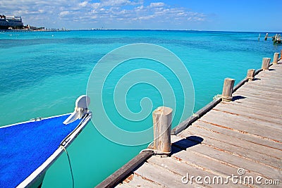 Boat in wood pier Cancun tropical Caribbean sea Stock Photo