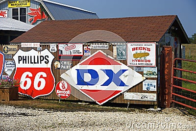 Bob`s Gasoline Alley is just North off of Route 66 at 822 Beamer Lane outside of Cuba, Missouri Editorial Stock Photo