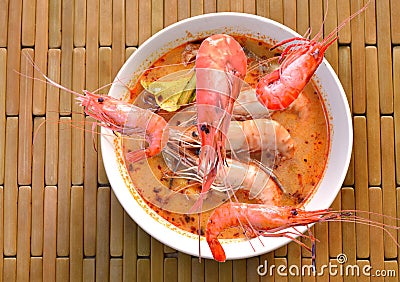 Boiled shrimp falling in Thai spicy soup or tom yum kung on bowl Stock Photo