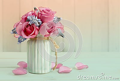 Bouquet of pink roses and blue muscari flower (Grape Hyacinth) Stock Photo