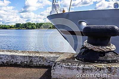 The bow of the ship and the mooring bollard overlook the river. Stock Photo