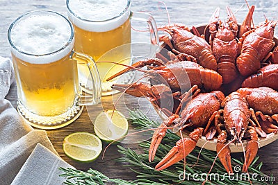 Bowl of boiled crayfish with two mugs of beer Stock Photo