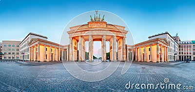 Brandenburger Tor (Brandenburg Gate) panorama, famous landmark i Stock Photo