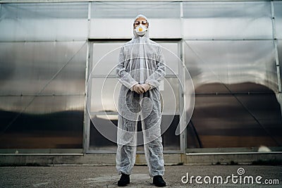 Brave paramedic in the front lines.COVID-19 emergency room triage doctor fighting coronavirus in private protective equipment PPE Stock Photo