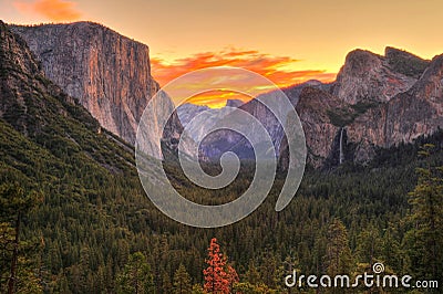 Breathtaking view of Yosemite national park at sunrise / dawn, C Stock Photo