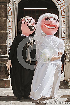 Bride and groom big puppet, mexican wedding in Oaxaca Mexico, mono de Calenda for wedding Giant dancer with costume Stock Photo