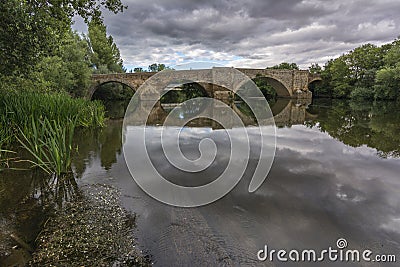 The bridge of la vizana is of Roman origin and is the limit between the provinces of Zamora and LeÃ³n Spain Stock Photo