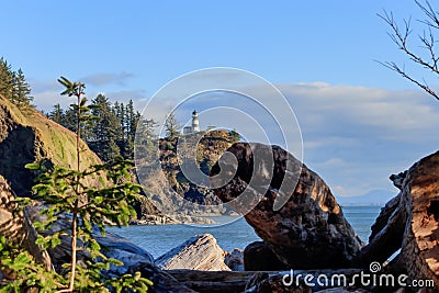 Bright lighthouse in pacific norhtwest overlooking pacific ocean Stock Photo