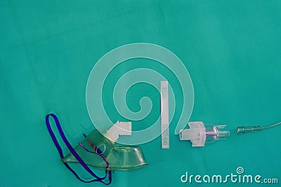 Bronchodilator drug and adult nabulizer mask on green background in asthma treatment care concept with copy space Stock Photo