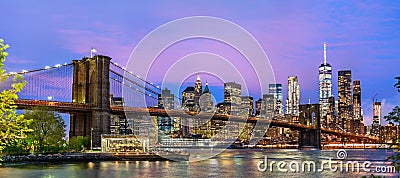 Brooklyn Bridge and Manhattan at sunset - New York, USA Stock Photo